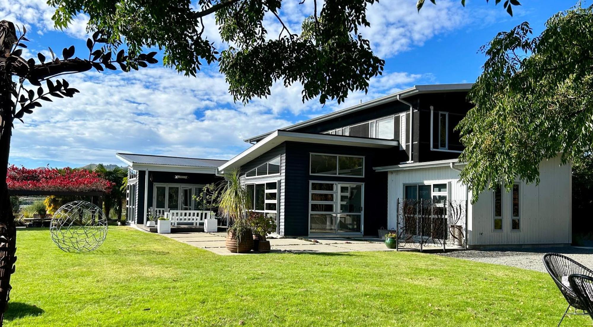 Peppertree Lodge Havelock North Exterior photo