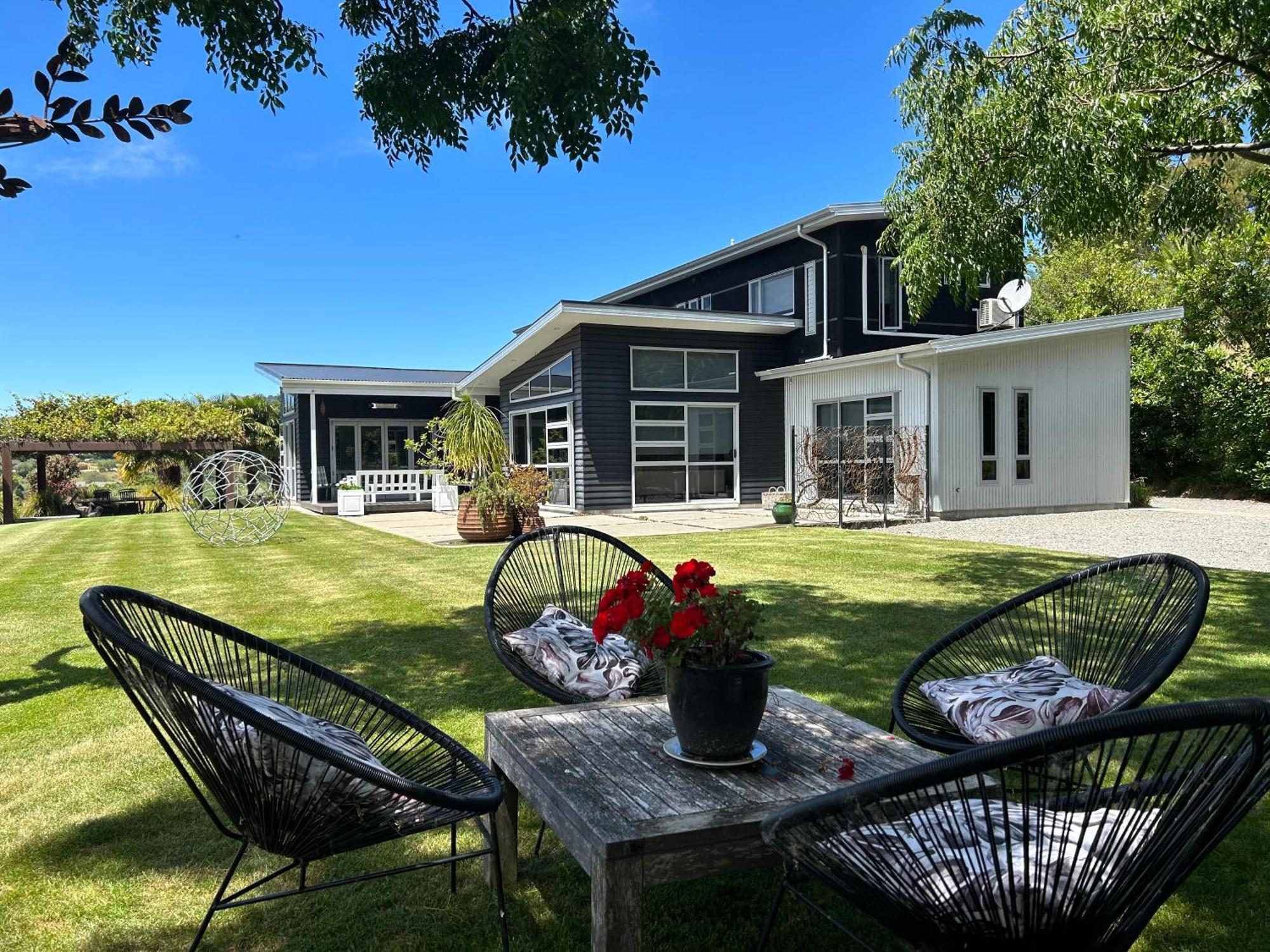 Peppertree Lodge Havelock North Exterior photo